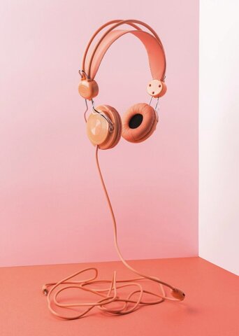 pink-headphones-with-cable-flying_23-2148785760.thumb.jpg.ad74884755eae16039f9bccfe23637c5.jpg